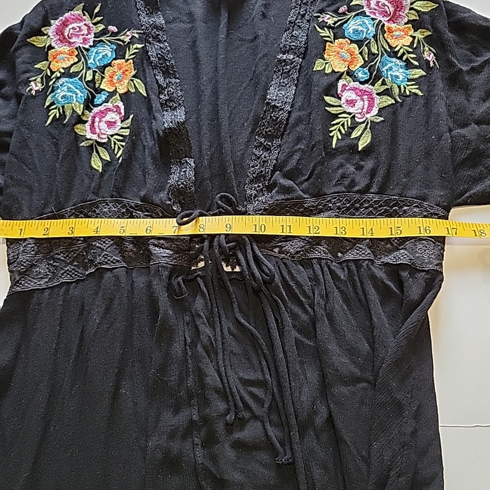 Umgee Kaftan Muumuu Black Floral Embroidered With Lace Sz Small - Picture 11 of 11